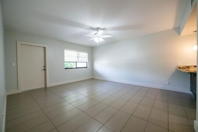 Building Photo - 64 Isle of Venice Dr