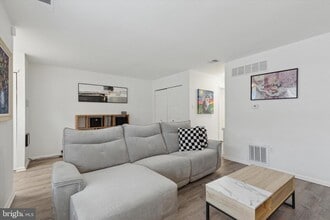 Building Photo - 2526 Clothier St