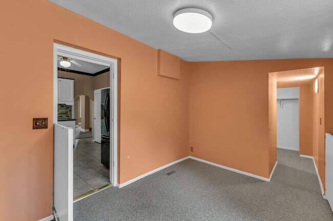 Building Photo - 951 E 700 S
