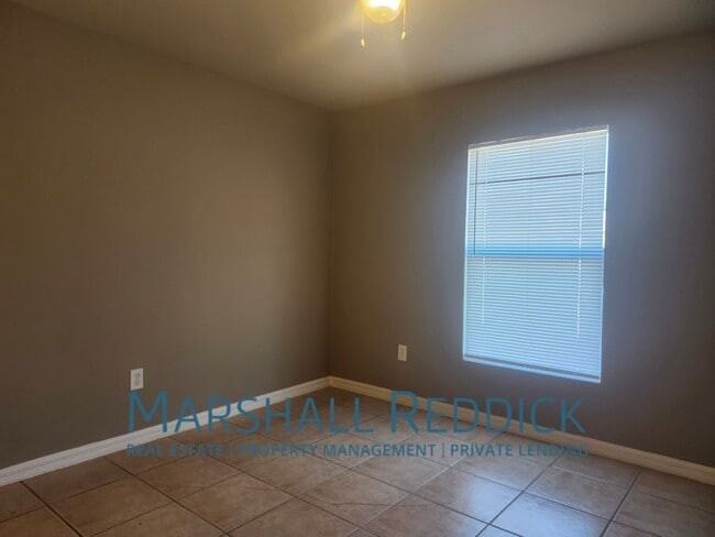Building Photo - 3 bedroom 2 bath