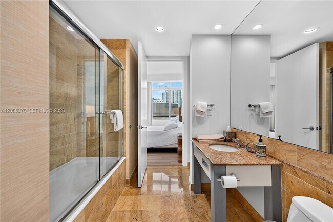 Building Photo - 1395 Brickell Ave