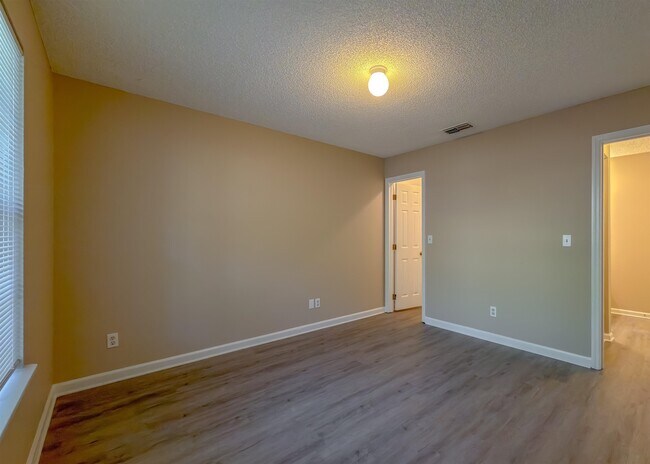 Building Photo - 2415 Talco Hills Dr