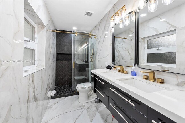 Building Photo - 1030 SW 14th Terrace