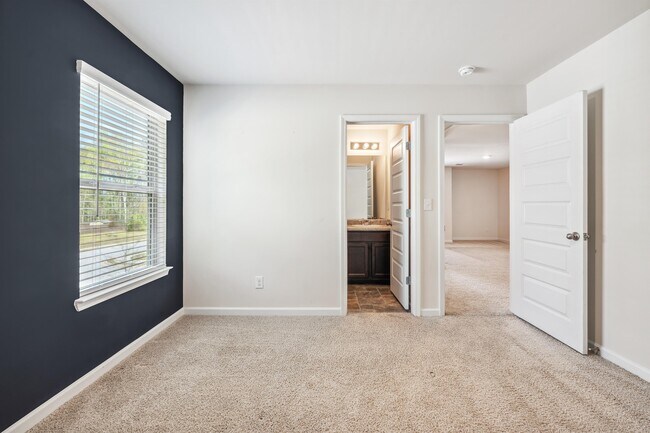 Building Photo - 3092 Hawthorn Farm Blvd