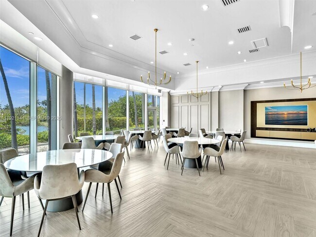 Building Photo - 16500 Collins Ave