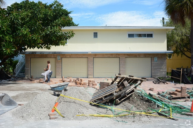 Primary Photo - Dolphin Point Apartments