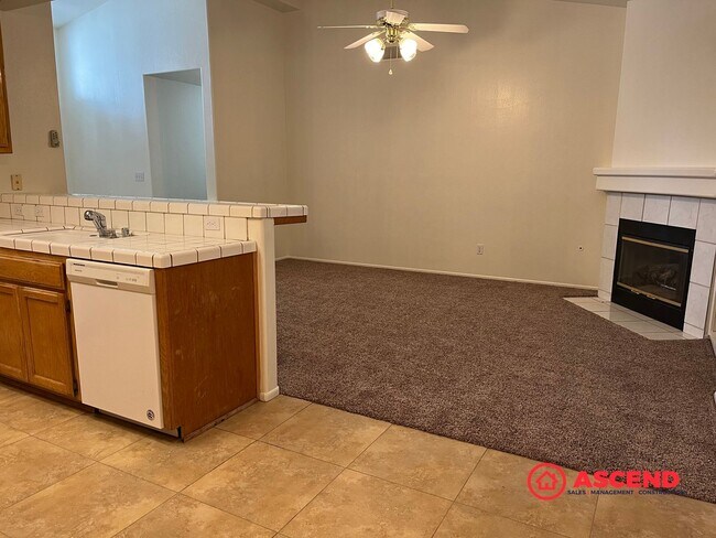 Building Photo - MOVE IN SPECIAL $500 OFF FIRST MONTH RENT! Lovely Home In Southwest Bakersfield!