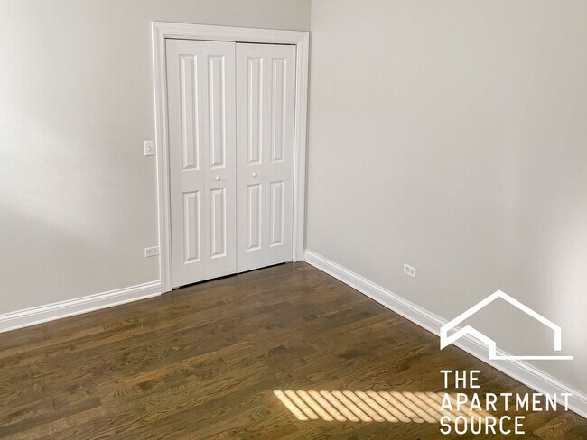 Building Photo - 3856 N Southport Ave