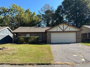 Building Photo - 4026 Hitchcock Dr