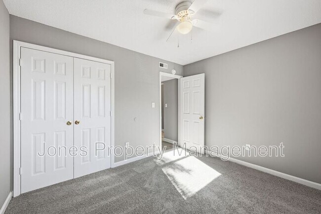 Building Photo - 905 Chimneys Ln