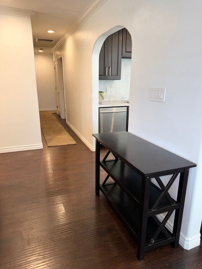 Building Photo - Beautifully Updated 3 Bedroom, 2 bath Rola...