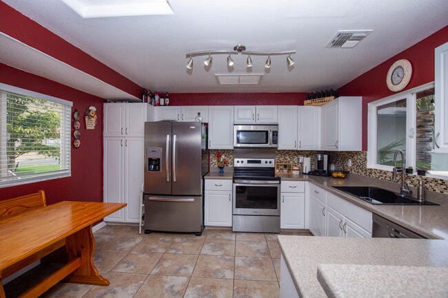 Building Photo - Ocean, Mountains & Sunset Views - 27 PV Panels