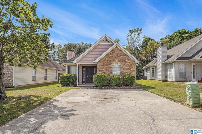 Primary Photo - 139 Flagstone Ln