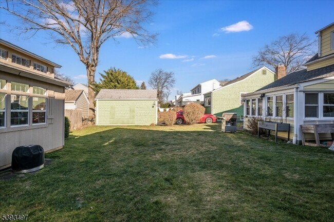 Building Photo - 203 Locust Dr