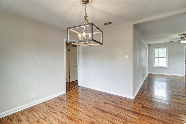 Building Photo - 722 Ralston Ave