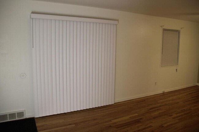Building Photo - 6889 Country Lane