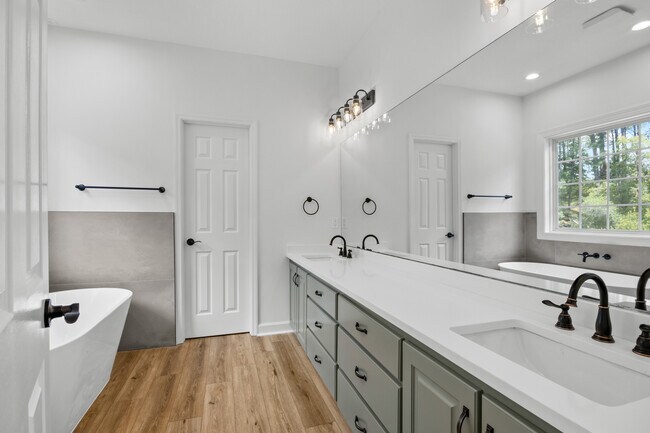 Building Photo - 32 Weatherby Cir