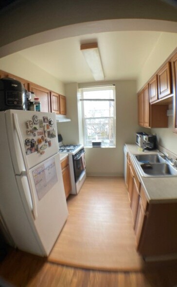 Building Photo - 370 S Highland Ave