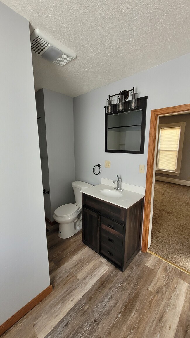 Building Photo - 351 Short St