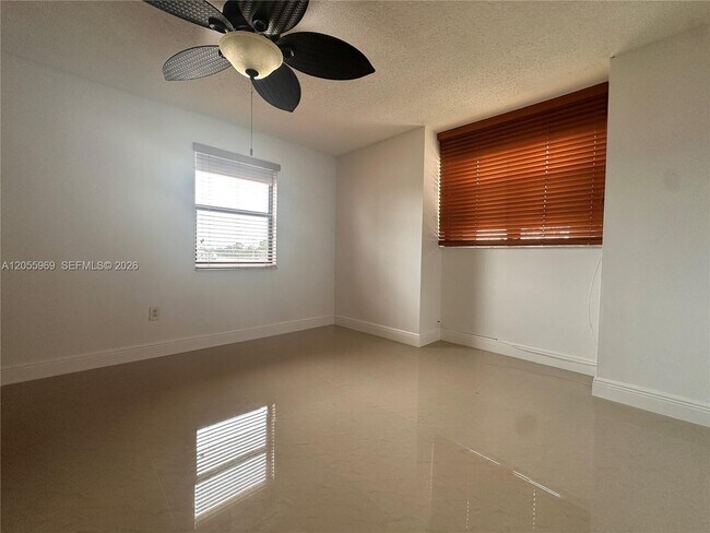 Building Photo - 10425 SW 112th Ave