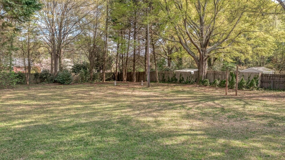 Building Photo - 1416 Hilltop Dr