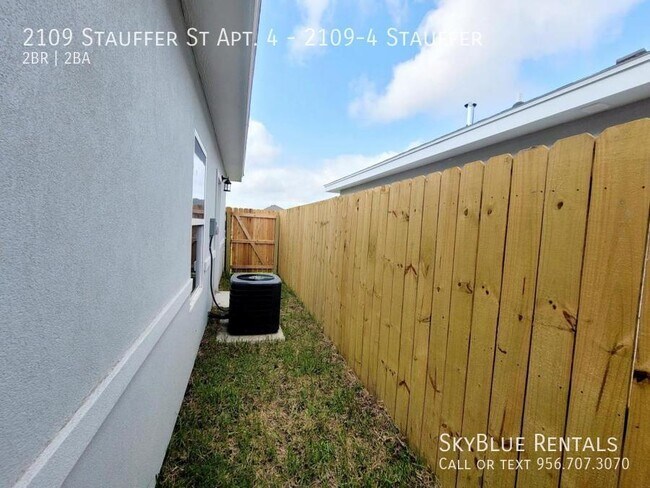 Building Photo - 2109 Stauffers St