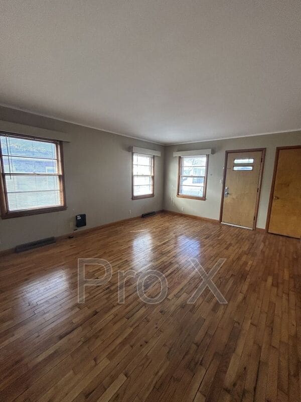 Building Photo - 111 W Lindburg St