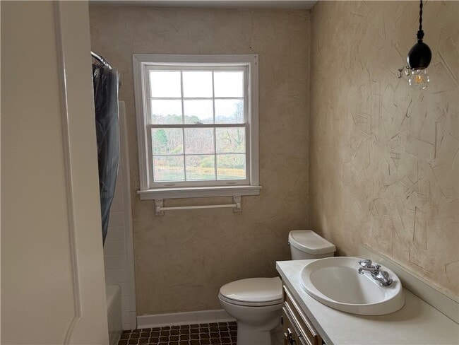 Building Photo - 2850 Cravey Dr NE