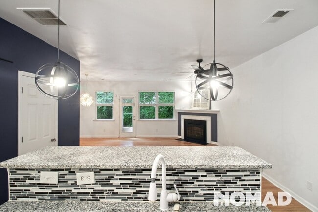 Building Photo - Cozy & Spacious 3BR Townhome in Atlanta
