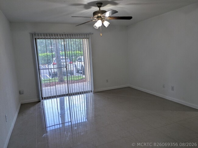 Building Photo - 733 Riverside Dr