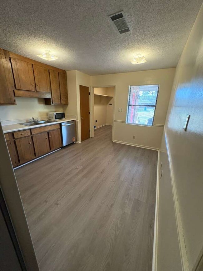 Building Photo - 1029 Davidson Dr