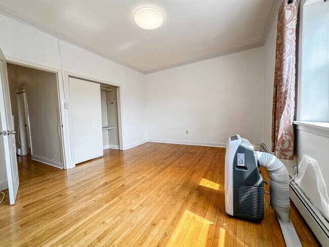 Building Photo - 639 Palisade Ave