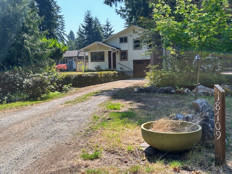 Building Photo - 18709 Ballinger Way NE