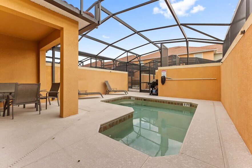 Building Photo - 8978 Majesty Palm Rd