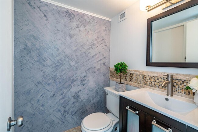 Building Photo - 9400 S Ocean Dr
