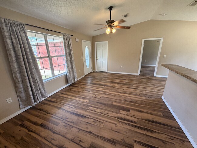 Building Photo - 7212 Bogey Ln