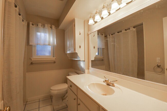 Building Photo - 3 Bed | 2 Bath | Tulsa