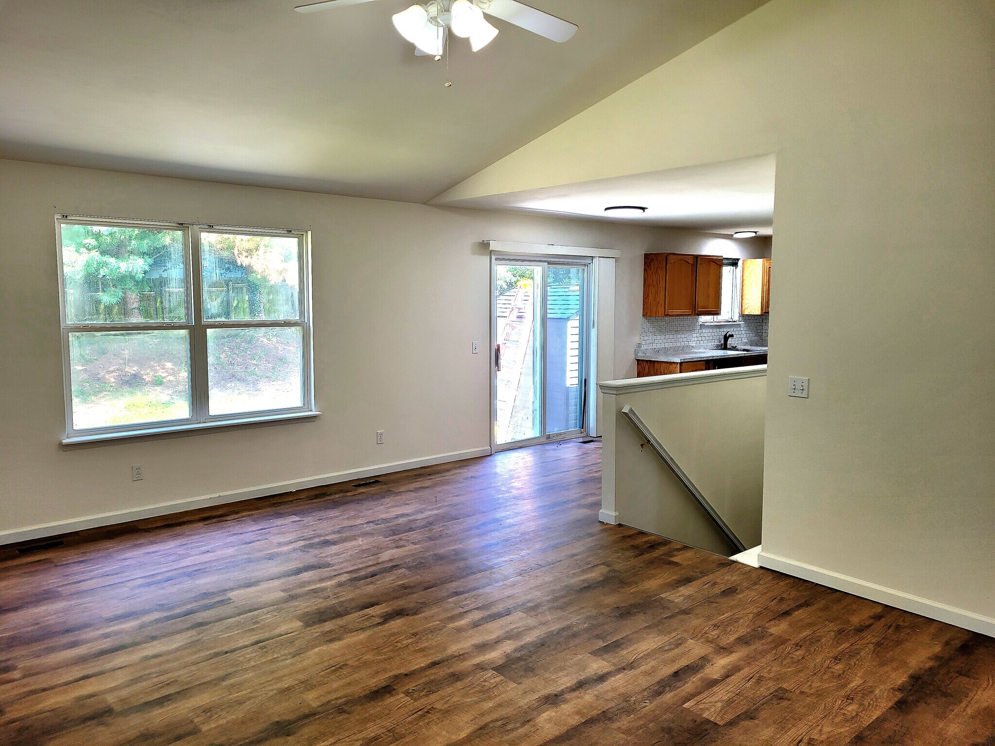 Building Photo - 4 Spring Hill Cir