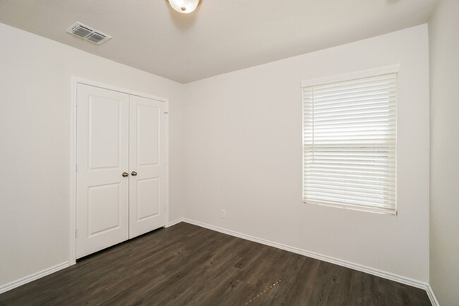 Building Photo - 5007 Jade Crossing