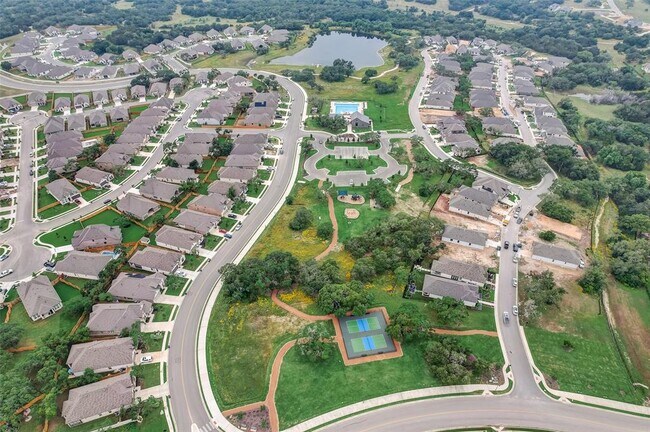 Building Photo - 222 Eagle Ford Dr
