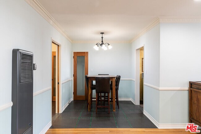 Building Photo - 921 N Spaulding Ave