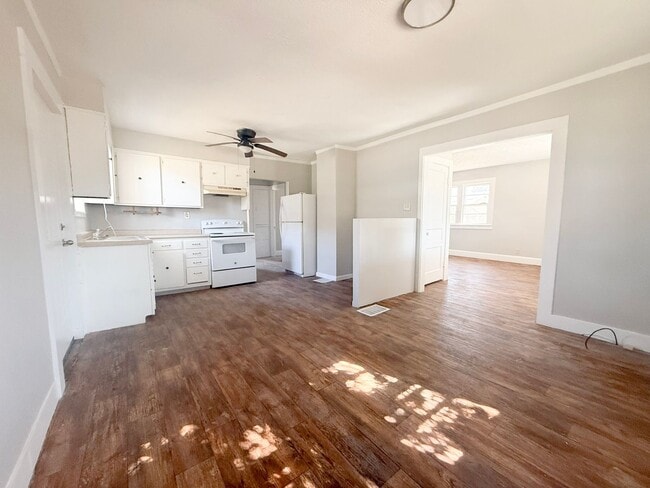 Building Photo - $200 off Move in Special | 3-Bedroom Home with Carport and Spacious Rooms Near Tennessee Tech & D...