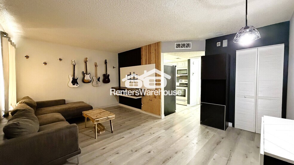 Building Photo - 6020 Carmen Blvd