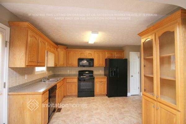Building Photo - 125 Greatwood Dr