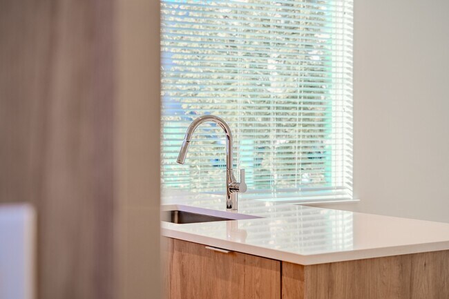 Building Photo - Stunning Modern Townhomes Newer Construction :: Henderson & Greenville Ave area