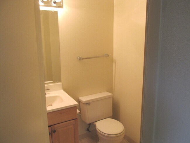 Building Photo - 12390 SE 60th Ct