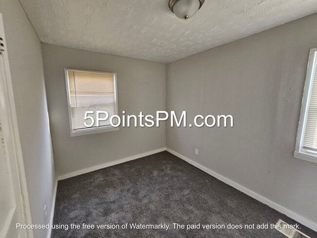 Building Photo - 4332 E 143rd St