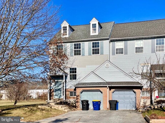 Building Photo - 245 Charring Cross Dr