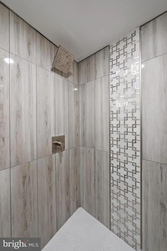 Building Photo - 28 Kennedy St