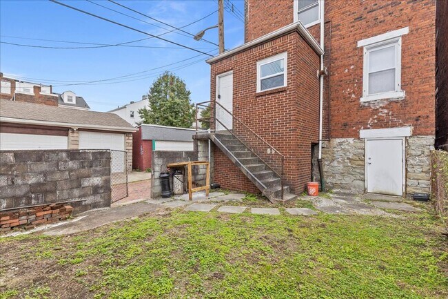Building Photo - 515 Cato St